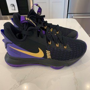 NEVER WORN - Nike Lebron Witness V basketball sneakers - M7/W8.5